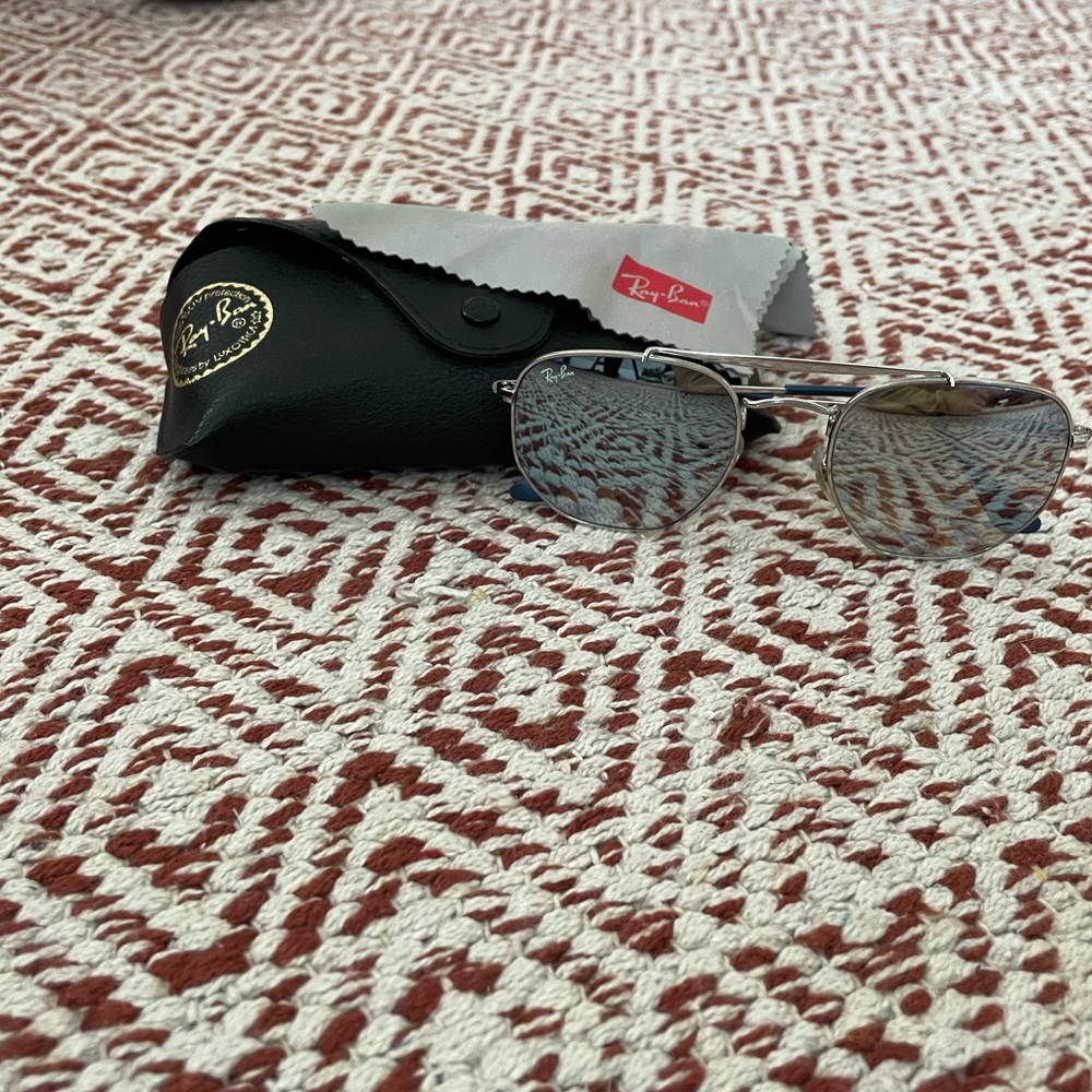 Ray-Ban, blue mirrored lenses, sunglasses